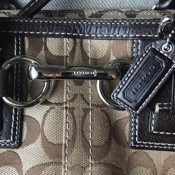 Coach NWOT Hamptons signature small satchel - Picture 2 of 7